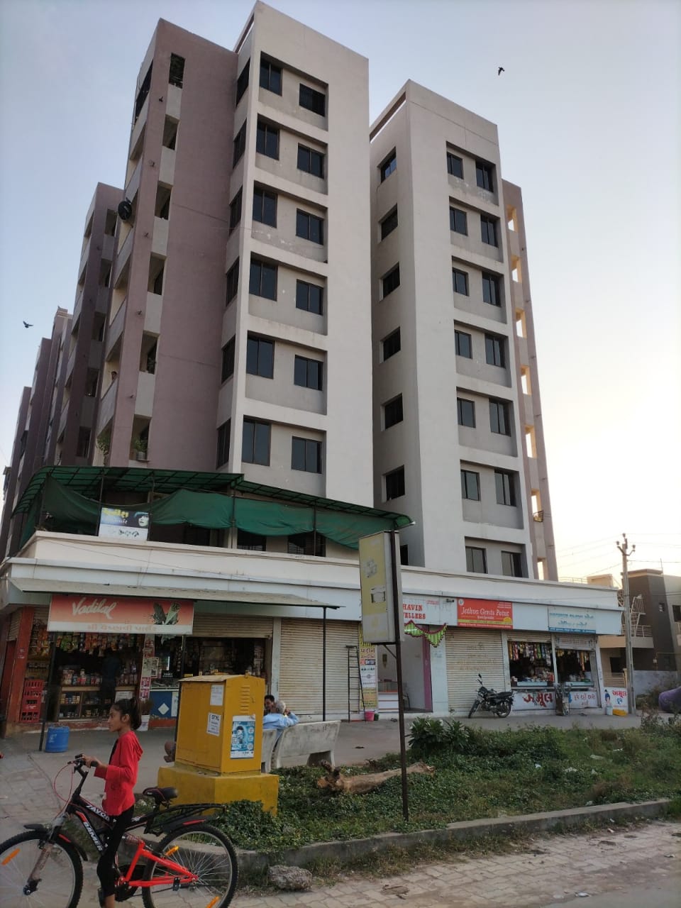 FLAT NEARBY AREA